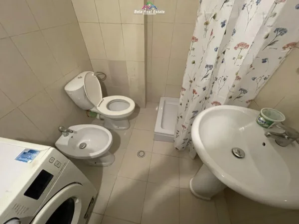 Tirane, jepet me qera apartament 1+1+Ballkon Kati 3, 70 m² 400 € (kodra e diellit)