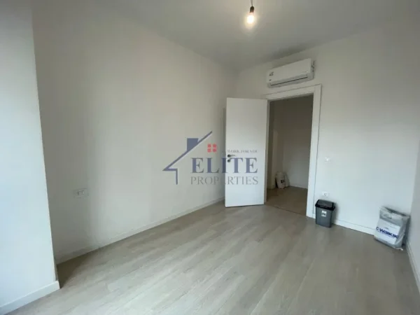Tirane, jepet me qera zyre Kati 2, 100 m² 750 € (Myslym Shyri)