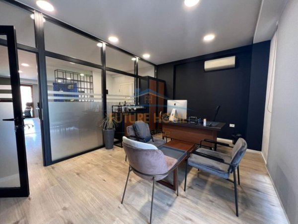 Tirane, jepet me qera zyre Kati 8, 180 m² 2.500 € (Bulevardi Gjergj Fishta)