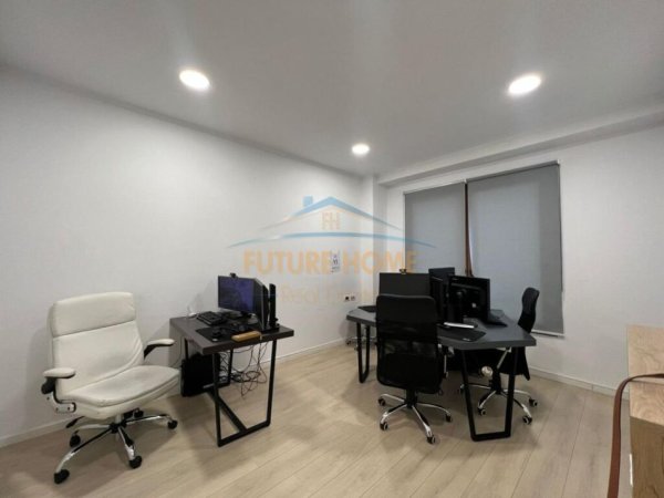 Tirane, jepet me qera zyre Kati 8, 180 m² 2.500 € (Bulevardi Gjergj Fishta)