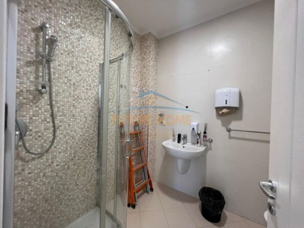Tirane, jepet me qera zyre Kati 8, 180 m² 2.500 € (Bulevardi Gjergj Fishta)
