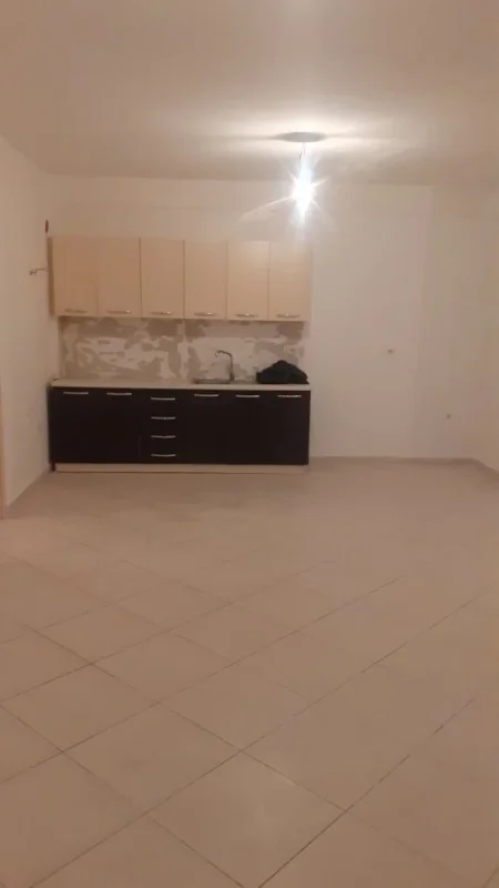 Tirane, shitet apartament 2+1+Ballkon (ne Astir), shitet edhe me KREDI