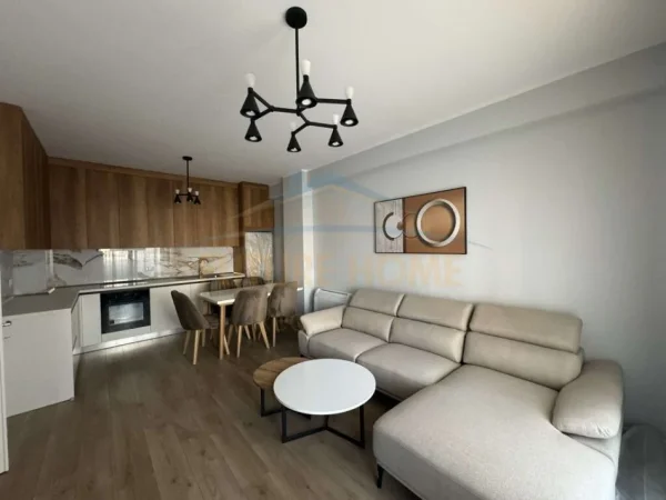 Tirane, jepet me qera apartament 2+1 Kati 1, 105 m² 650 € (Unaza e Re)