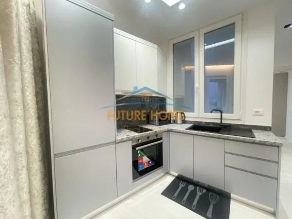 Tirane, jepet me qera apartament 1+1+Ballkon , 550 € (Unaza e Re)