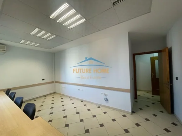 Tirane, jepet me qera zyre Kati 5, 110 m² 1300 € (Sami frasheri)