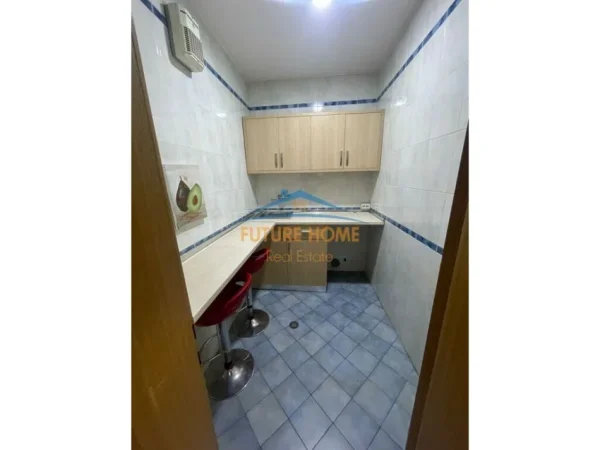 Tirane, jepet me qera zyre Kati 5, 110 m² 1300 € (Sami frasheri)
