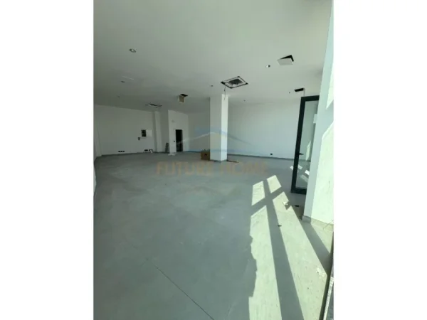 Tirane, jepet me qera ambjent biznesi Kati 0, 113 m² 3.500 € (Rruga e Kosovareve)