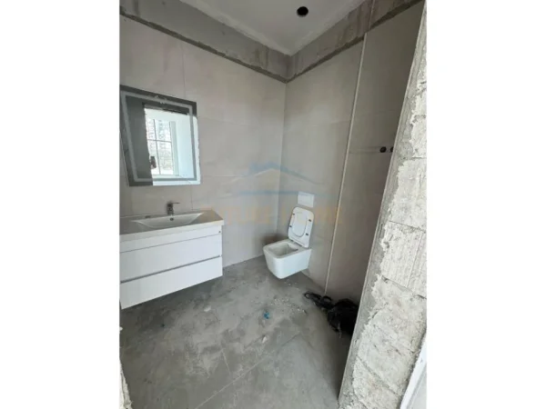 Tirane, jepet me qera ambjent biznesi Kati 0, 113 m² 3.500 € (Rruga e Kosovareve)
