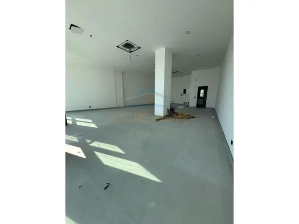 Tirane, jepet me qera ambjent biznesi Kati 0, 113 m² 3.500 € (Rruga e Kosovareve)