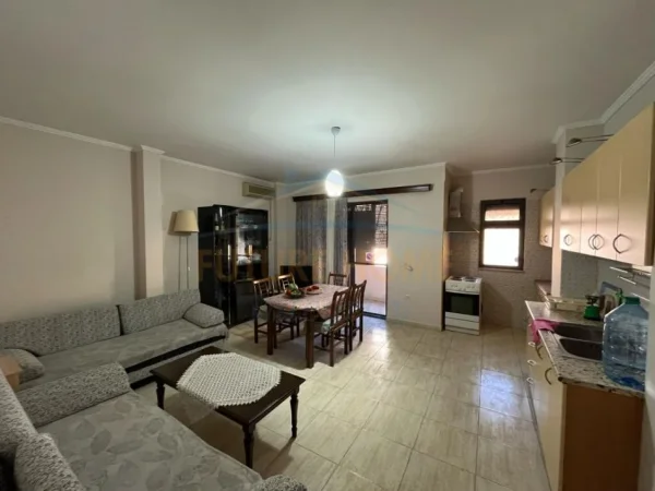 Tirane, jepet me qera apartament 2+1+Ballkon Kati 3, 110 m² 500 € (Ali Demi)