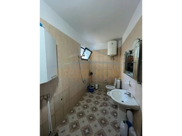 Tirane, jepet me qera apartament 2+1+Ballkon Kati 3, 110 m² 500 € (Ali Demi)