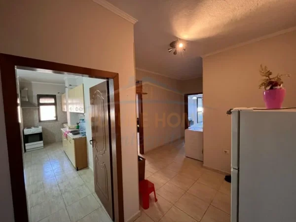 Tirane, jepet me qera apartament 2+1+Ballkon Kati 3, 110 m² 500 € (Ali Demi)