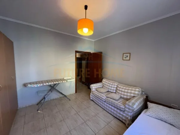 Tirane, jepet me qera apartament 2+1+Ballkon Kati 3, 110 m² 500 € (Ali Demi)