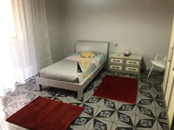 Tirane, jepet me qera apartament 2+1+Ballkon Kati 3, 74 m² 600 € (21 DHJETORI)