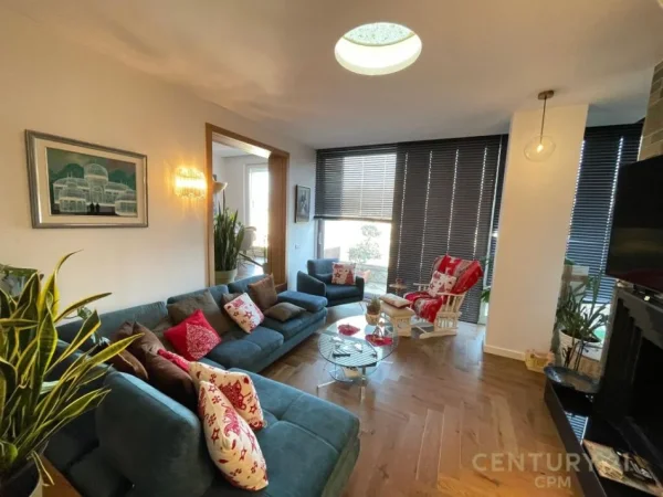 Tirane, shes Vile Me Pishine , 344 m² 990.000 € (Kodra e Diellit)