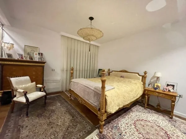 Tirane, shes Vile Me Pishine , 344 m² 990.000 € (Kodra e Diellit)