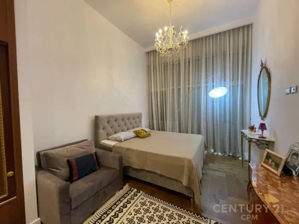 Tirane, shes Vile Me Pishine , 344 m² 990.000 € (Kodra e Diellit)