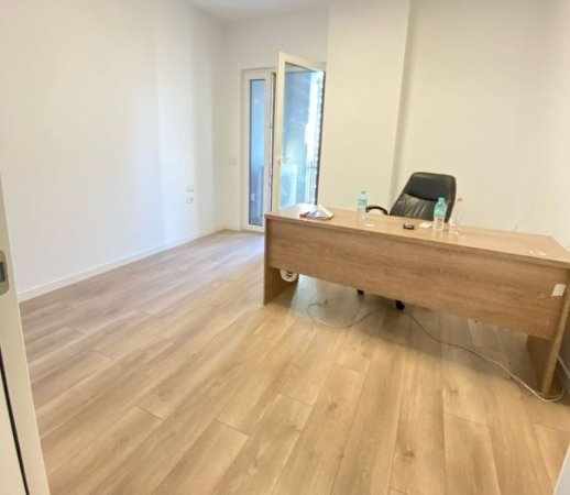 Tirane, jepet me qera ambjent biznesi Kati 6, 100 m² 600 € (5 maj)