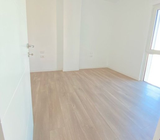 Tirane, jepet me qera ambjent biznesi Kati 6, 100 m² 600 € (5 maj)