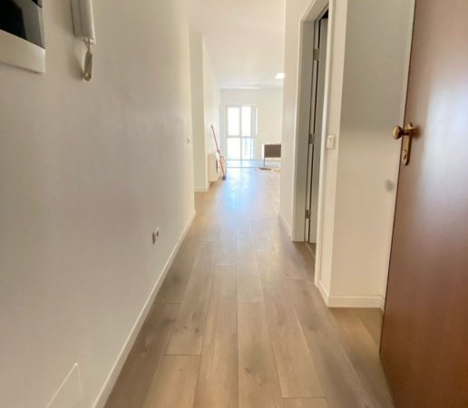 Tirane, jepet me qera ambjent biznesi Kati 6, 100 m² 600 € (5 maj)