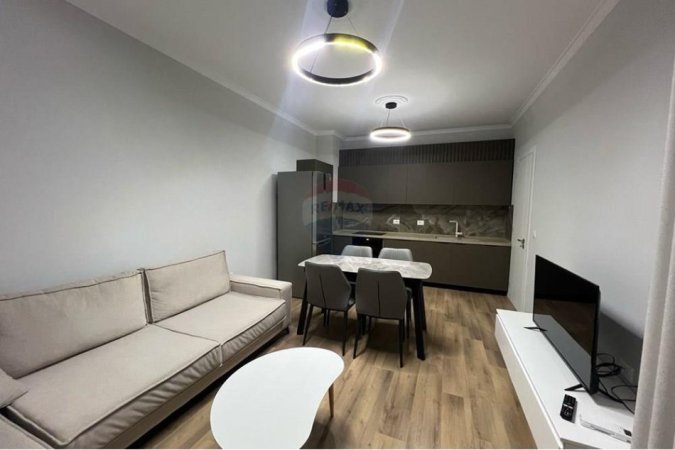Tirane, jepet me qera apartament 2+1+Ballkon Kati 3, 85 m² 700 € 