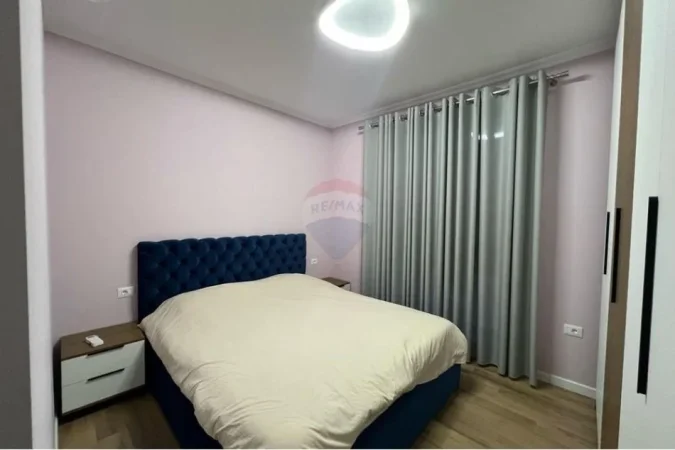 Tirane, jepet me qera apartament 2+1+Ballkon Kati 3, 85 m² 700 € 