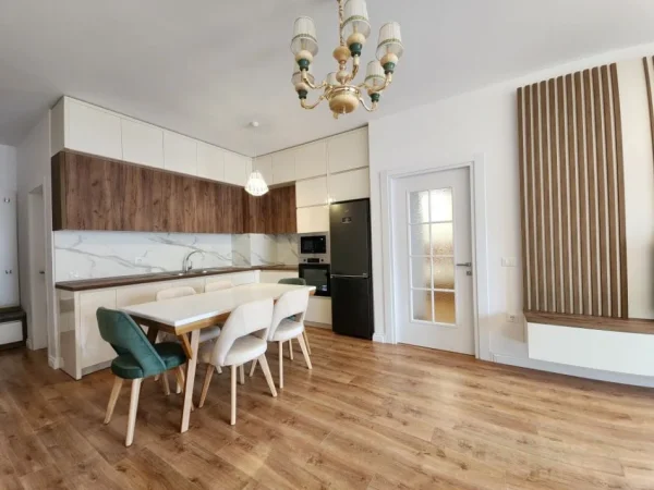 Tirane, jap me qera apartament 2+1+2+POST PARKIMI  , 116 m² 1.200 € (Komuna e Parisit)