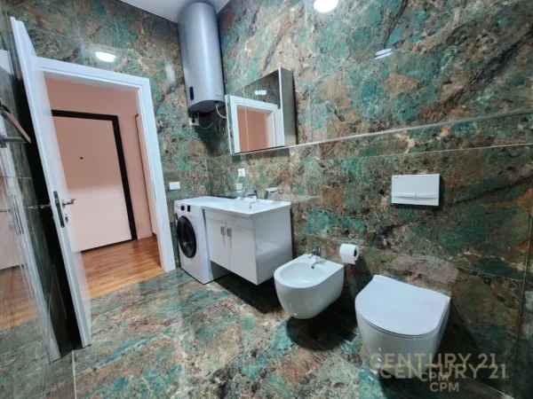 Tirane, jap me qera apartament 2+1+2+POST PARKIMI  , 116 m² 1.200 € (Komuna e Parisit)