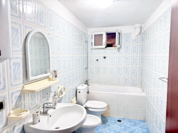 Tirane, jepet me qera apartament 2+1+Aneks Kati 2, 500 € (qender)