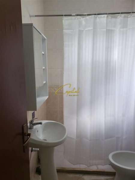 Tirane, jepet me qera apartament 2+1 Kati 2, 146 m² 480 € (ISH FUSHA AVIACIONIT)