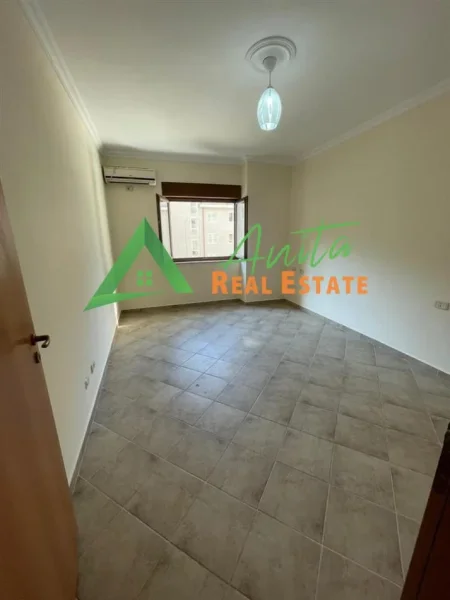 Tirane, jepet me qera zyre Kati 2, 120 m², 70 000 Leke (Qender)