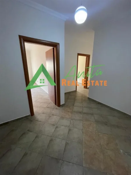 Tirane, jepet me qera zyre Kati 2, 120 m², 70 000 Leke (Qender)