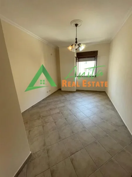 Tirane, jepet me qera zyre Kati 2, 120 m², 70 000 Leke (Qender)