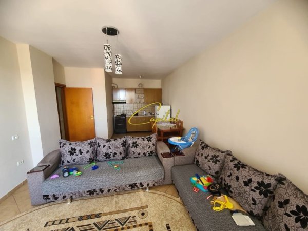 Tirane, jepet me qera apartament 1+1 Kati 7, 70 m² 400 € (KINOSTUDIO)