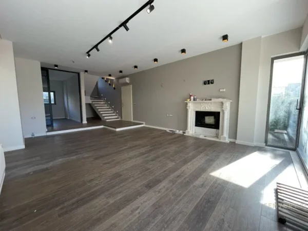 Gjiri Lalezit | Hamallaj, shitet Vile 2 Katshe , 291 m² 700.000 € (Gjiri Lalzit, kompleksi Lura 3)