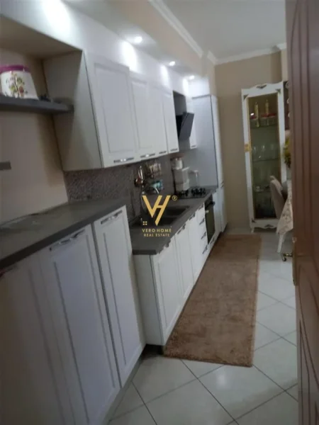 Tirane, shitet apartament 2+1+Ballkon Kati 3, 87 m² 124.000 € (FRESK)