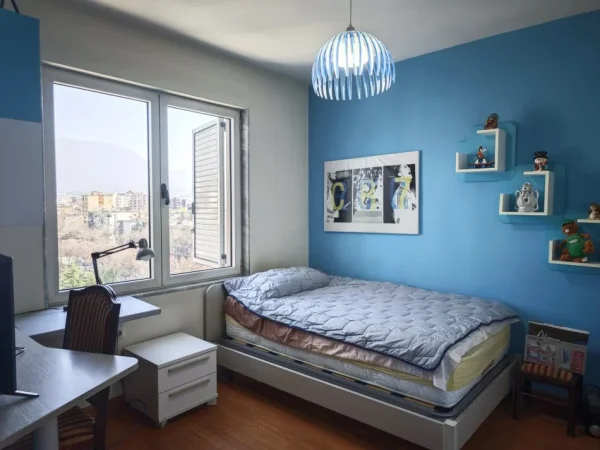 Tirane, Apartament 2+1+ 2 tualete + 2 ballkone + post parkimi 750 € (Ministria e Jashtme)