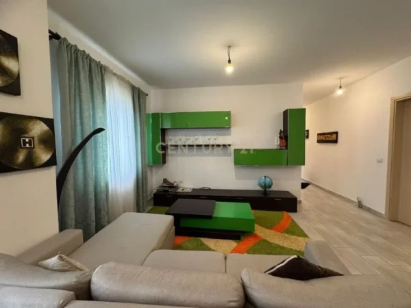 Tirane, jap me qera apartament 2+1+2 , 100 m² 600 € (Kopshti Botanik Zoologjik)