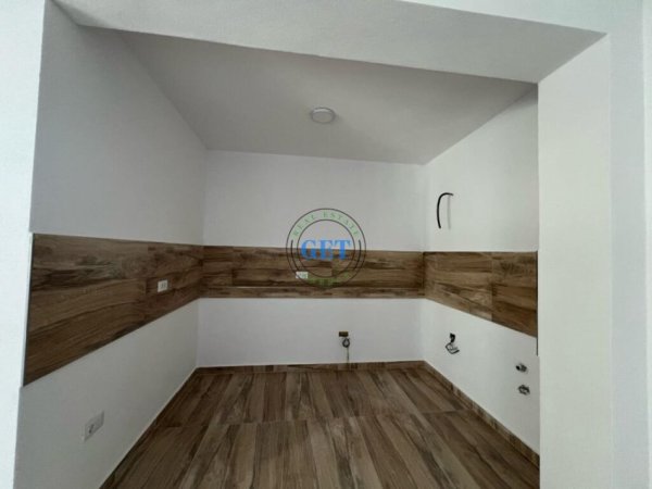 Durres, shitet apartament 1+1+Ballkon Kati 2, 68 m² 88.000 € (Plazh Hekurudha)