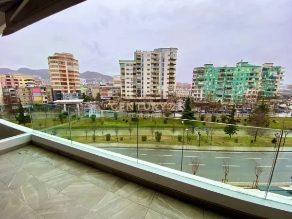 Tirane, jap me qera apartament 1+1+Ballkon , 75 m² 800 € (Kompleksi Delijorgji)
