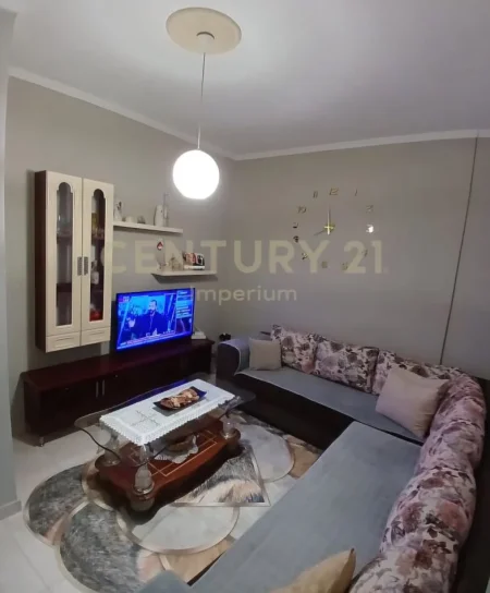 Tirane, shitet shtepi 2+1 Kati 1, 150 m² 120.000 € (Mezez)