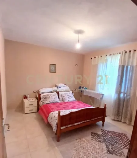 Tirane, shitet shtepi 2+1 Kati 1, 150 m² 120.000 € (Mezez)