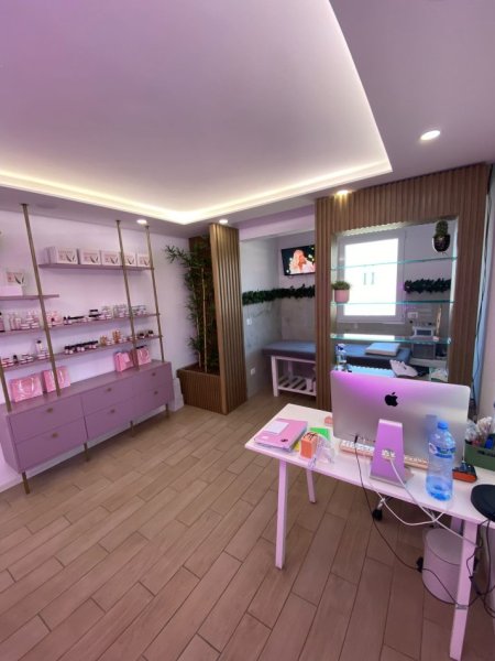 Tirane, jepet me qera ambjent biznesi Kati 2, 68 m² 800 € (vasil shanto)