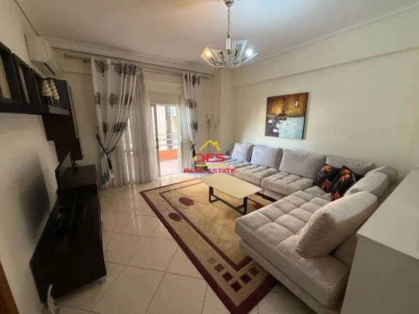 Vlore, shitet apartament 3+1+Ballkon Kati 6, 145 m² 200.000 € (Rruga Hasan Kushta)