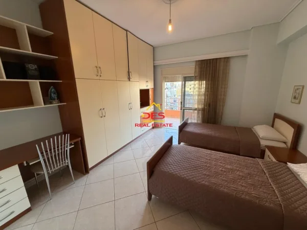 Vlore, shitet apartament 3+1+Ballkon Kati 6, 145 m² 200.000 € (Rruga Hasan Kushta)