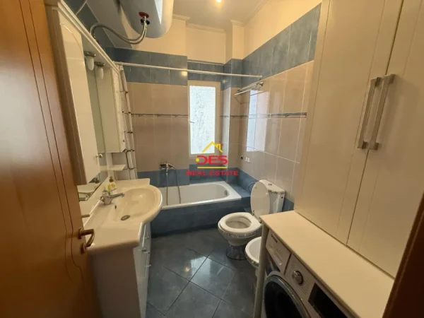 Vlore, shitet apartament 3+1+Ballkon Kati 6, 145 m² 200.000 € (Rruga Hasan Kushta)