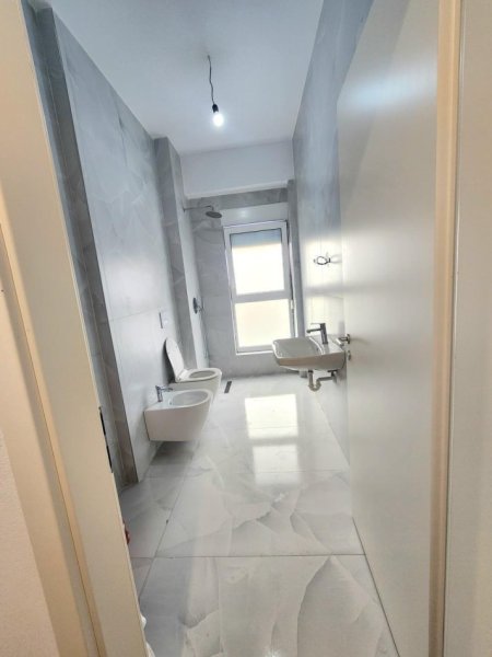 Tirane, jepet me qera apartament 1+1 Kati 2, 60 m² 360 € (ali demi)