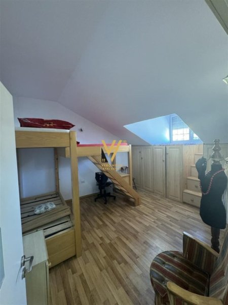 Tirane, jepet me qera apartament 2+1+Ballkon Kati 7, 114 m² 800 € (STACIONI I TRENIT)