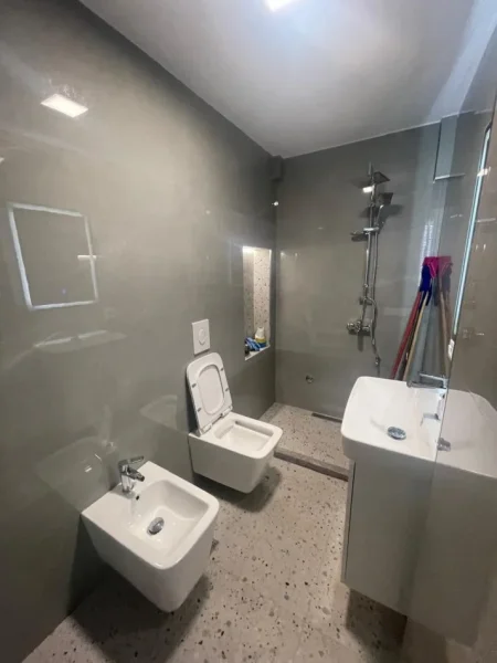 Tirane, jepet me qera apartament 2+1+Aneks+Ballkon Kati 1, 100 m² 1.300 € (myslym shyri)