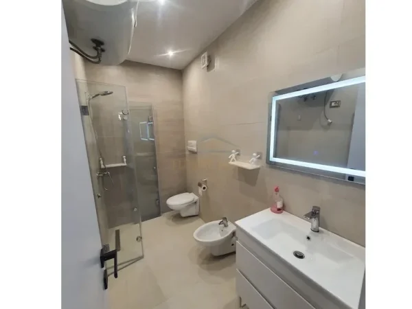 Tirane, qera apartament 2+1+Ballkon Kati 3, 79 m² (Myslym Shyri)